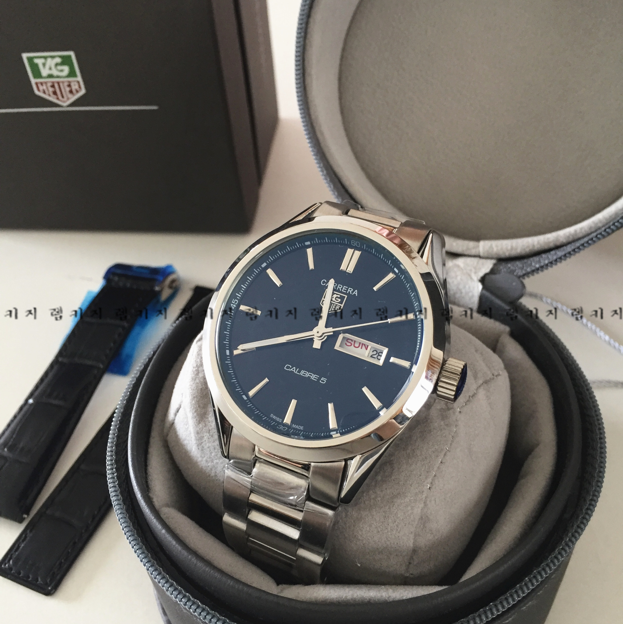 태그호이어 까레라 칼리브 5 메탈시계